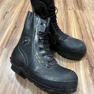 Size 10R Vintage US Military Bata Cold Weather Bunny Mickey Boots USA Made 1970s