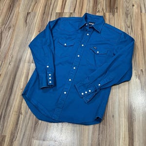 Medium/ Large Vintage Wrangler Brushpopper Light Blue Cotton Button Up Western Shirt Pearl Snap