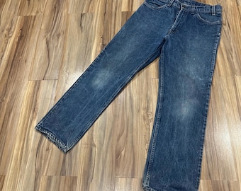 Jeans vintage Levi’s 519 anni '70/'80 con etichetta arancione, lavaggio scuro, in denim blu, taglia 33x30, prodotti negli Stati Uniti.
