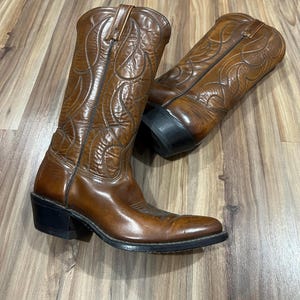 8B Vintage 80s Brown Leather Cowboy Western Boots