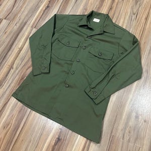 Medium Vintage 70s US Military Button Up Fatigue Shirt 15 1/2 x 33 OG-507 Cotton Poly