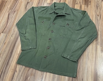 Vintage 1960s OG-107 US Army Utility Shirt ~ Fits M ~ Military