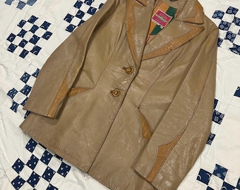 Small/Medium Women’s Vintage 70s Ms Pioneer Leather Two Tone Leather Western Hippie Blazer Jacket Light Beige Brown USA Made