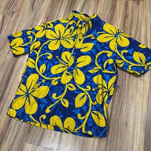 Medium Vintage 70s Malihini Hawaiian Groovy Floral Retro Button Up Shirt Blue/ Yellow USA Made