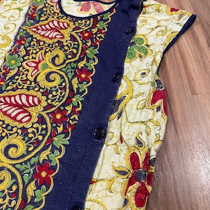 Small Vintage 40s Women&#39;s Floral Blouse Top Cat Eye Buttons