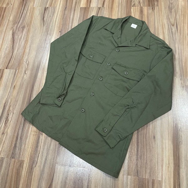 Medium Vintage 80s US Military Button Up Fatigue Shirt 15 1/2 x 33 OG-507 Cotton Poly