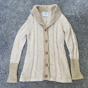 Suéter tipo cárdigan de punto de lana mohair vintage de los años 70 mediano de Cecily Beige Tan