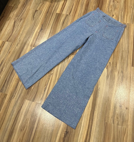 Vintage〈blue chambray flare pants linen〉 Vintage 40s Chambray \u0026 Lace Blue Fit \u0026 Flare V-Neck Midi Day Dress