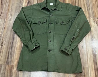 Small Vintage 1969 Olive Green Slant Pocket Poplin Ripstop