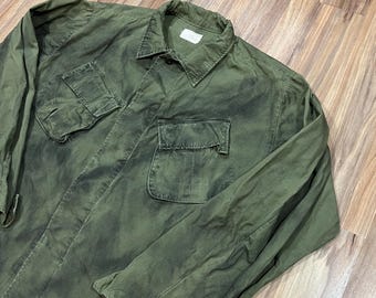 Large Long Vintage 60s Hand Painted Camo Olive Green Slant Pocket Poplin Ripstop Jungle Jacket Vietnam 1969 Camouflage