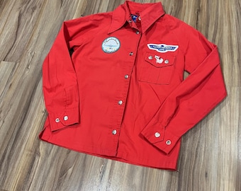 Jaqueta Obermeyer vintage tamanho XS, estilo corta-vento, anos 70/80, com patches do Ford Thunderbird, vermelha.