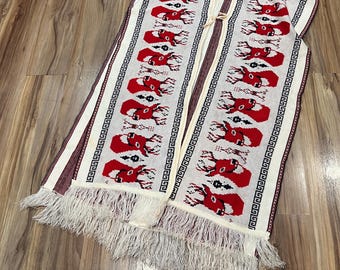 Poncho tipo capa acrílico con estampado de ciervo y alce estilo vintage de los años 70, con rayas y diseño de venado.