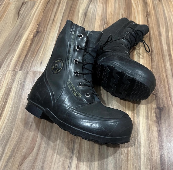 Size 9R Vintage US Military Bata Cold Weather Bunny Mickey Boots