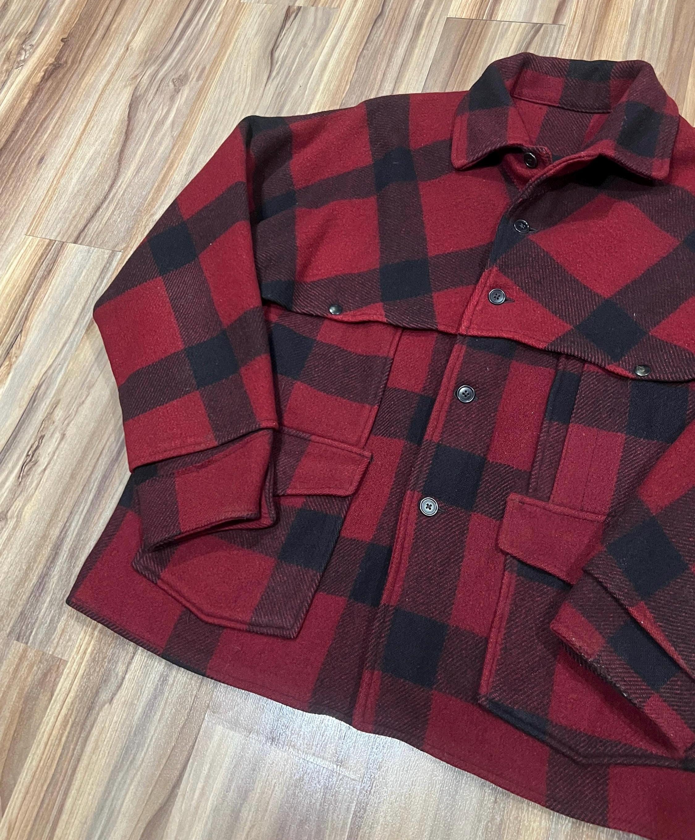 Chaqueta de invierno de caza de estilo vintage de los años 40, con botones, de lana 100 % y cuadros rojos y negros, de Mackinaw, talla L/XL