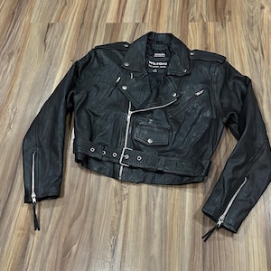 Medium Vintage 90s Wilson’s Cropped Black Leather Moto Biker Motorcycle Jacket Harley Davidson