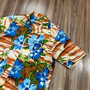 Large Vintage 60s 70s Polyester Hawaiian Pacific Novelty Print Button Up Shirt Beach Tropical Flowers California