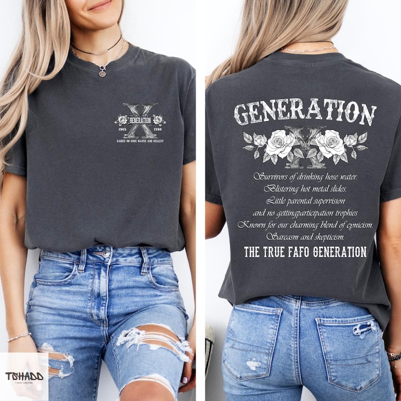 Pu&ograve; includere: Una maglietta grigia scura con una stampa grafica bianca sul davanti e sul retro. La grafica anteriore dice "GENERATION X" con rose e gli anni 1981-1996. La grafica posteriore dice "GENERATION X" con rose e il testo "Survivors of drinking hose water. Blistering hot metal slides. Little parental supervision and no getting participation trophies. Known for our charming blend of cynicism. Sarcasm and skepticism. THE TRUE FAFO GENERATION."