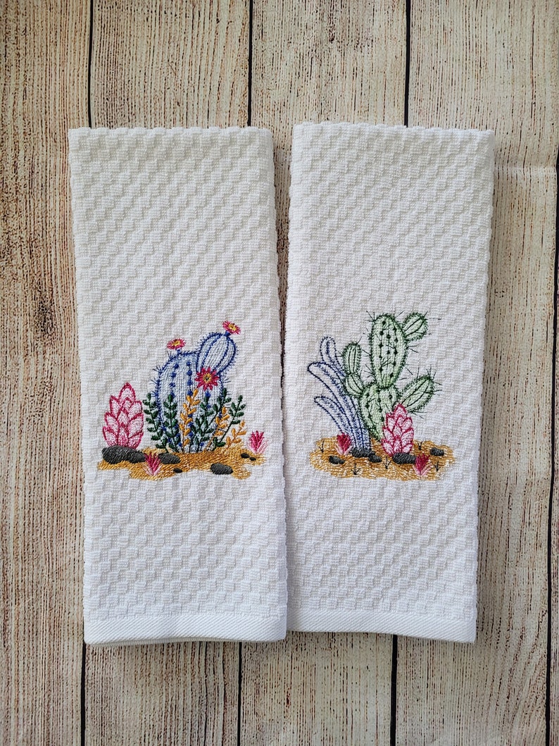 Paño de cocina bordado con cactus del desierto Solid White Towel