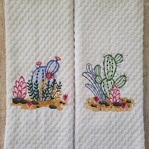 Paño de cocina bordado con cactus del desierto imagen 2