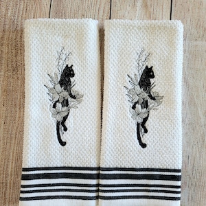 刺繍入り花柄黒猫ふきん2枚セット
