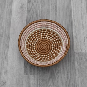 Rwanda Basket / African Basket / African Wall Baskets / Straw basket / Hanging wall basket / Black Woven Basket / Fruit bowl