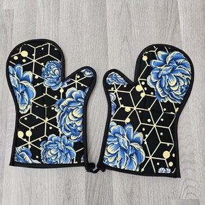African Print Oven Gloves/ Great Gift Idea/ Holidays/House Warming/Kitchen Use