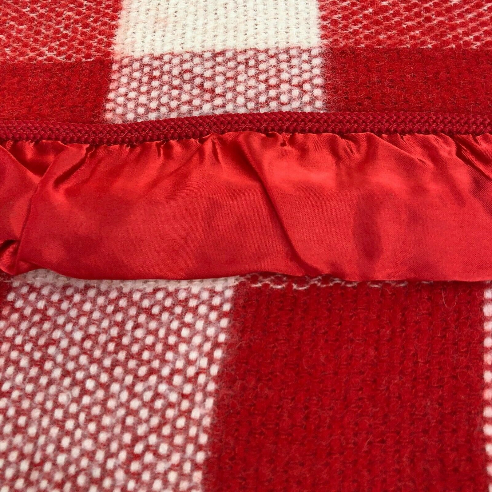 VTG Royal Velvet Fieldcrest Wool Blend Holiday Red Waffle Weave Blanket