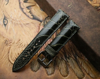 Handgjort mörkgrönt läderarmband med strutsfot - DD23