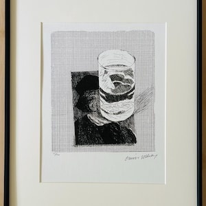 Incorniciato David Hockney (dopo) "Cartolina di Richard Wagner con un bicchiere d'acqua, 1973" Firmato nella stampa Off Set Litografia