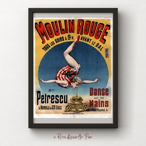 Peut inclure: Une affiche vintage publicitaire pour le Moulin Rouge à Paris, en France. L'affiche présente une femme en costume rayé rouge et blanc effectuant un poirier sur un piédestal. Le texte sur l'affiche indique "Moulin Rouge", "Tous les soirs a 9h. Avant le bal", "Mlle Petrescu", "La Merveille du XIXe Siecle", "Danse sur les Mains", et "Salle des Fetes Mazurkas, etc."