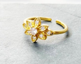 flower ring, flower jewellery, cocktail ring, gold floral ring, birth flower ring, large flower ring, stackable ring, jewellery for her