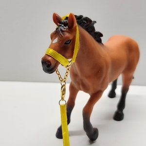 10 Halfter 10 Führstricke bunt gemischt für Spielzeug Pferde Zubehör von Schleich Modellpferde Miniatur Mitgebsel Geburtstag Bild 8