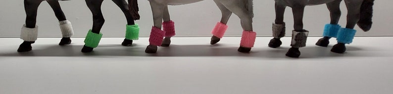 10 Bandagen Sets bunt selbsthaftend mehrmals verwendbar für Pferde von Schleich Papo Bullyland Safari CollectA Modellpferde Zubehör image 4