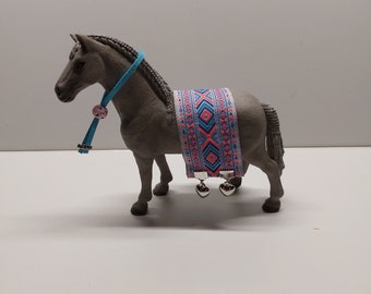Show Kette Decke Zubehör für Spielzeug Pferde von Schleich Papo Mojo Bullyland CollectA Safari Modellpferde Miniatur Mitgebsel Geburtstag
