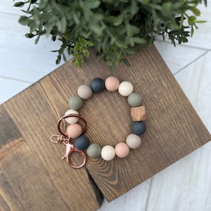 Silicone bead wristlet • bracelet keychain • hands free