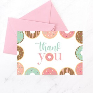 Cartão de agradecimento com donuts, Doce, Dois doces, Donuts, Obrigado, Aniversário de criança, Aniversário infantil, Primeiro aniversário, Modelo