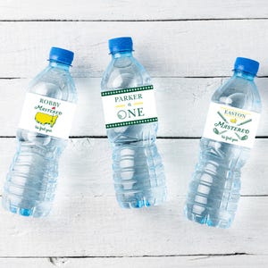 Etiquetas para botellas de agua, cumpleaños de golf, cuadros verde oscuro, primer año de golf, primer cumpleaños, vamos a jugar par-tee, hoyo en uno, plantilla editable