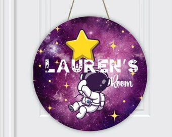 Decorazioni per la camera da letto a tema astronauta Targa con nome spaziale personalizzato per bambini Targa personalizzata per porta astronauta Appendiabiti rotondo per porta spaziale con nome