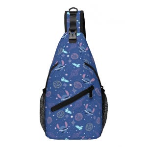 Bolso bandolera Stitch para el pecho, mochila de día para parques temáticos imagen 2