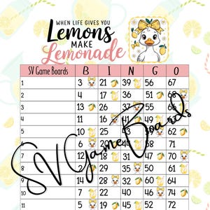 以下が含まれることがあります： レモンのテーマのビンゴゲームボード。ボードはピンク色の背景で、上部に「When life gives you lemons make lemonade」という言葉があります。ビンゴグリッドは数字とレモンとアヒルの画像で埋められています。