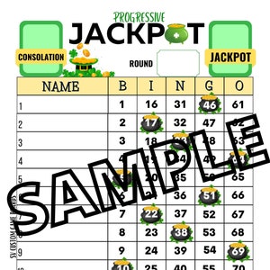 Può includere: Un cartoncino da bingo verde e oro per il giorno di San Patrizio con un pentolone d'oro in cima. Il cartoncino ha i numeri da 1 a 75 disposti in una griglia 5x5. Il cartoncino ha anche le parole "Jackpot progressivo" e "Consolazione" in cima.