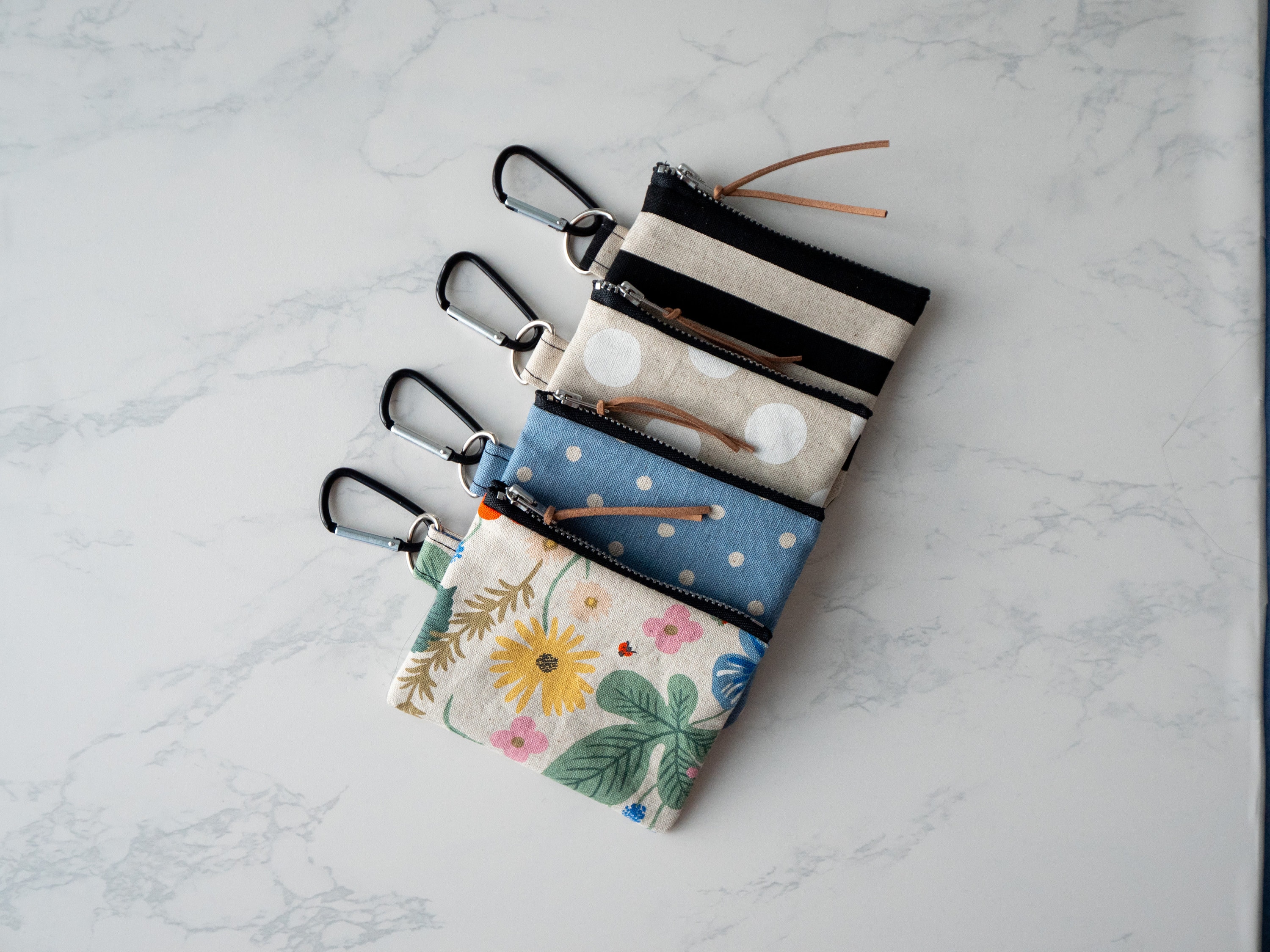 Treat bag top for leash
