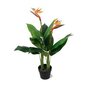 Puede incluir: Planta artificial de ave del paraíso en una maceta negra con hojas verdes y flores naranjas, amarillas y azules.
