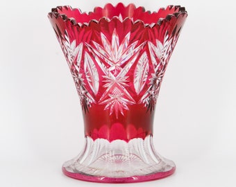 Vase en cristal rouge Val Saint Lambert, cadeau parfait pour les amateurs de décoration et d'antiquités Vase à fleurs en cristal poli avec rehauts de rouge