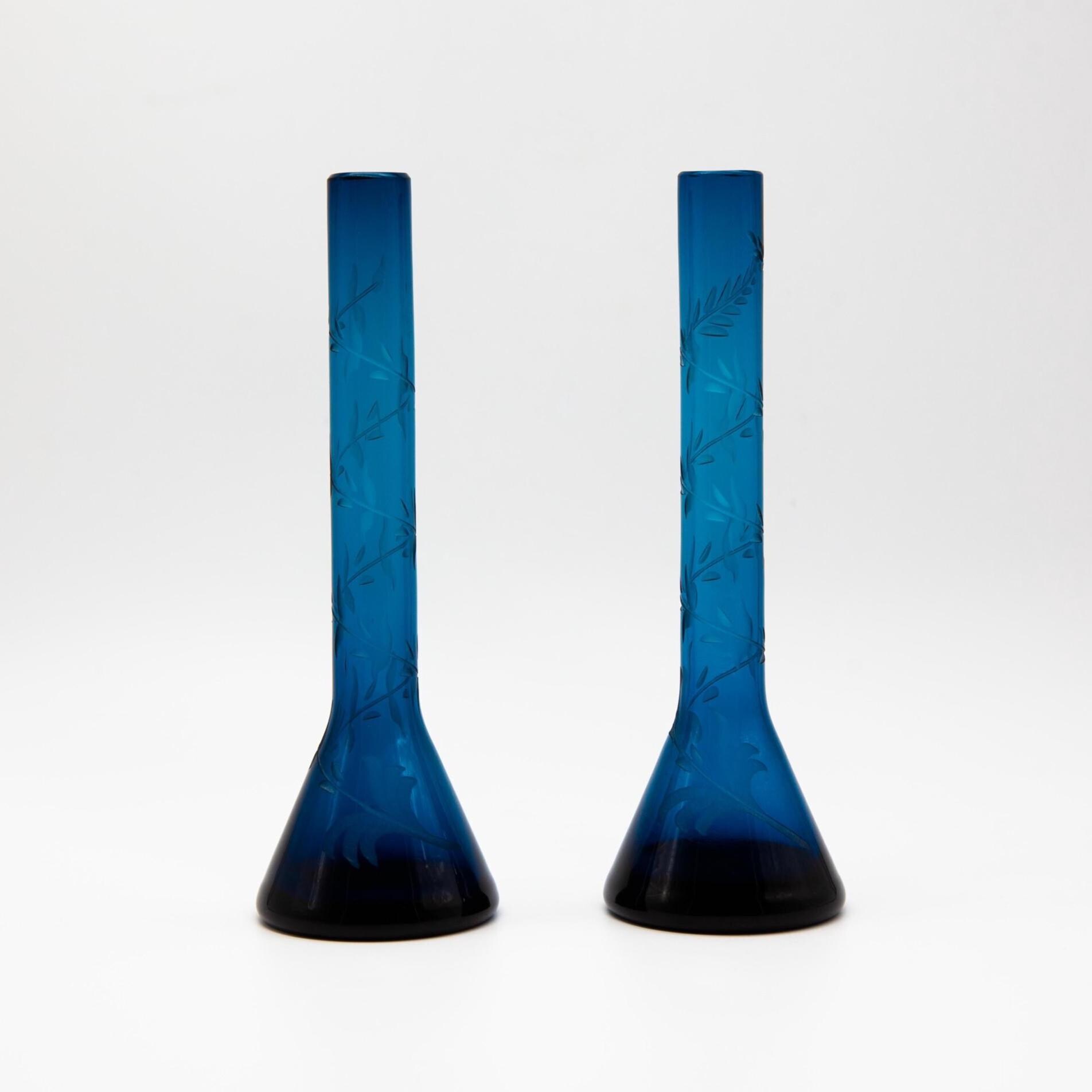 ベルギーでカットされたヴァル・サン・ランベールの青い花瓶