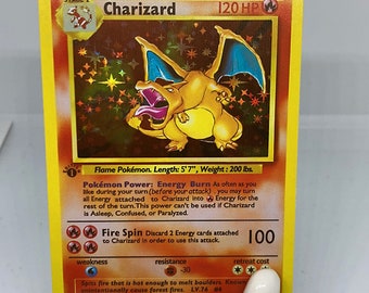 Carte holographique faite main Charizard 1ère édition de haute qualité avec étui professionnel et expédition rapide