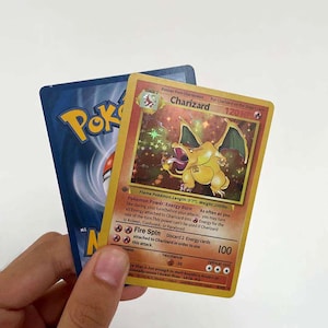 Carte personnalisée holographique de haute qualité 1ère édition Charizard faite main avec étui Pro et livraison rapide