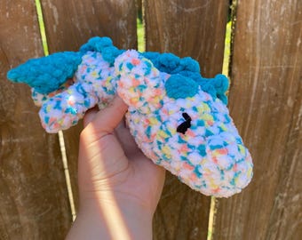 Gehaakte drakenknuffel: zacht veelkleurig knuffeldier