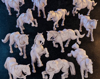 Ensemble de 12 figurines de chevaux de selle
