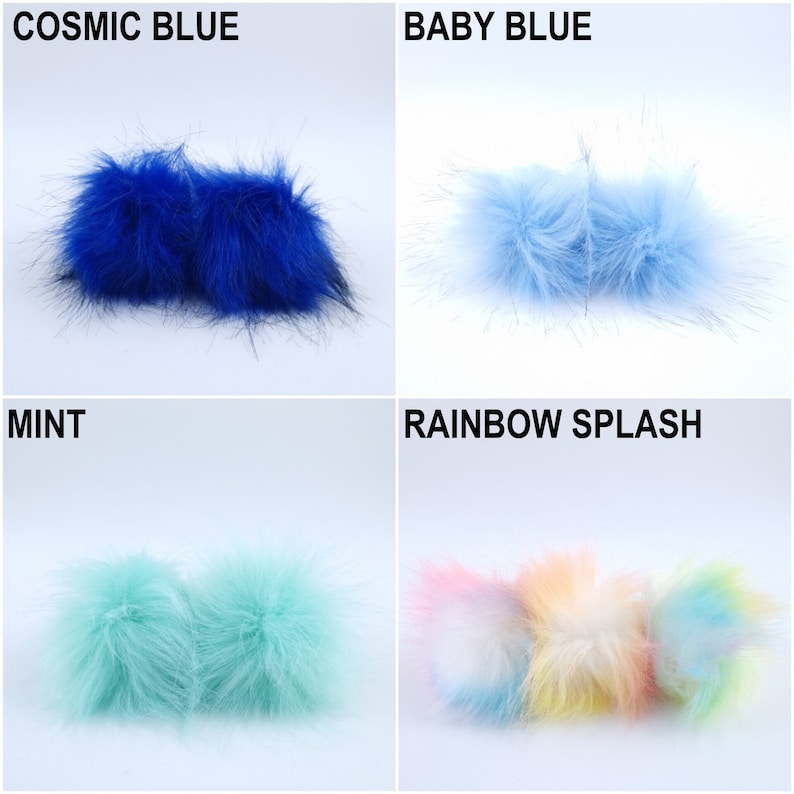 Pu&ograve; includere: Quattro set di pompon in pelliccia sintetica di diversi colori. Il primo set &egrave; blu cosmico, il secondo &egrave; blu baby, il terzo &egrave; verde menta e il quarto &egrave; un'esplosione arcobaleno di rosa, giallo e blu.